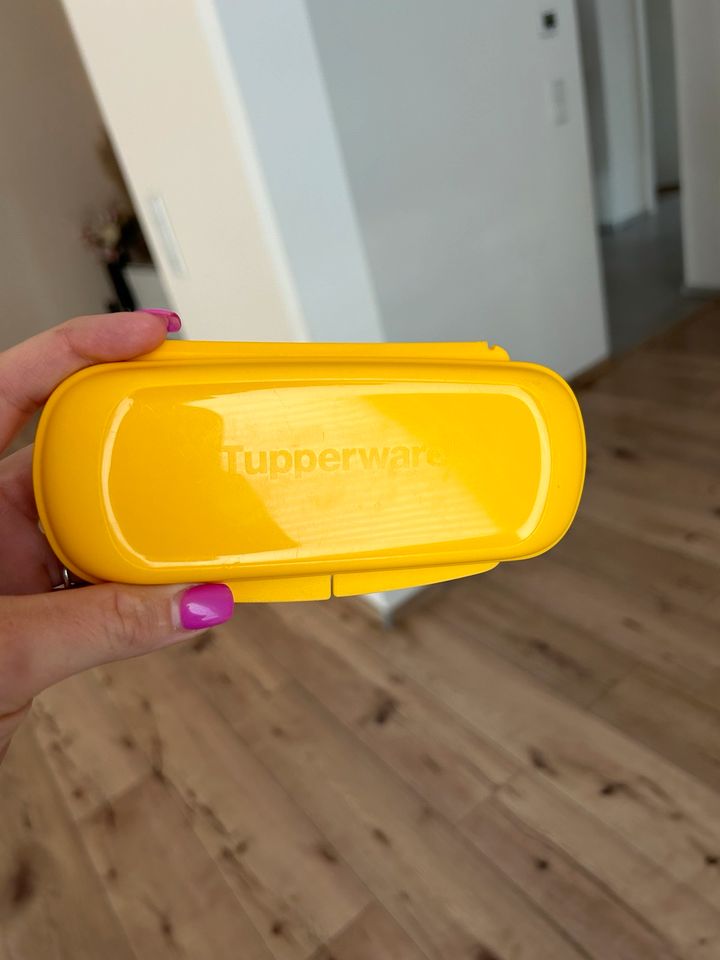 Kinderbesteck mit Box von Tupperware in Vechelde