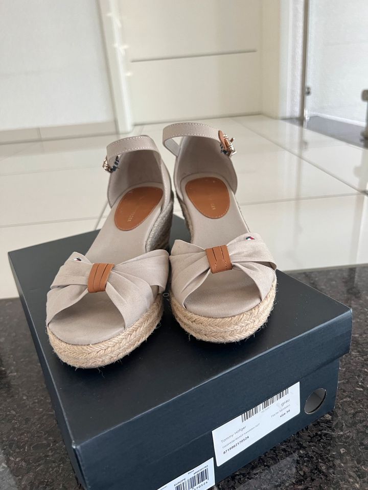 Tommy Hilfiger Schuhe Beach / Grau Gr 36 in Gudensberg