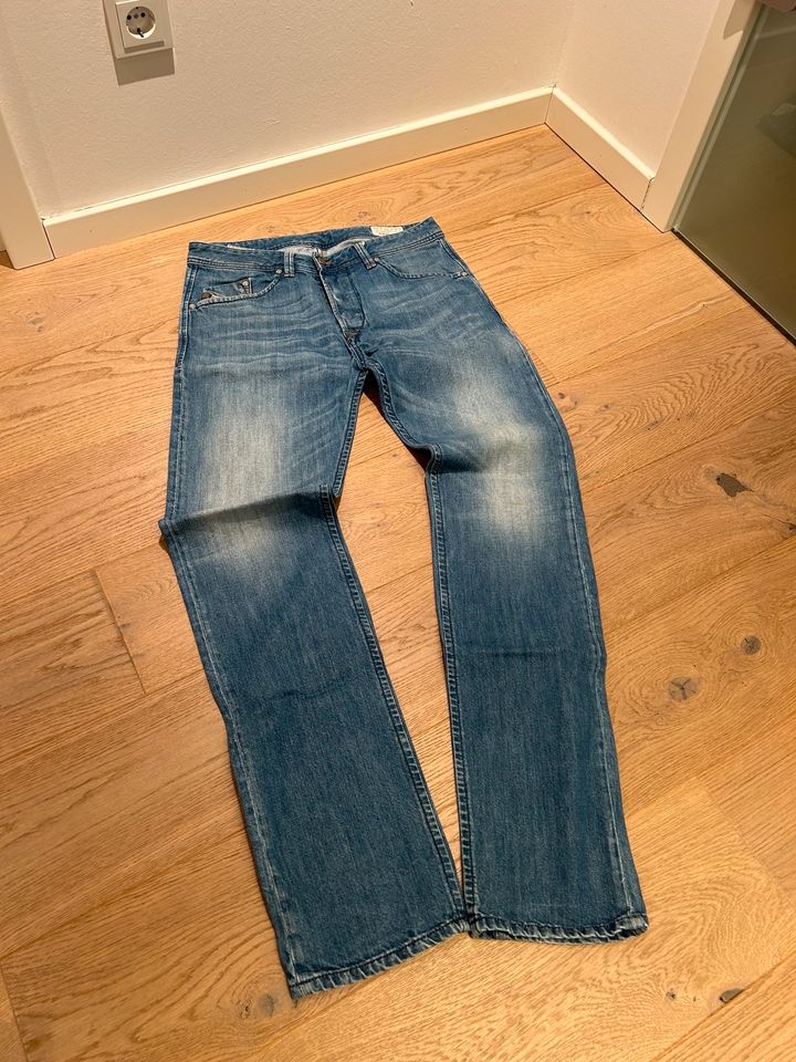 Diesel Jeans Darron, Größe W30 L34 in Aachen