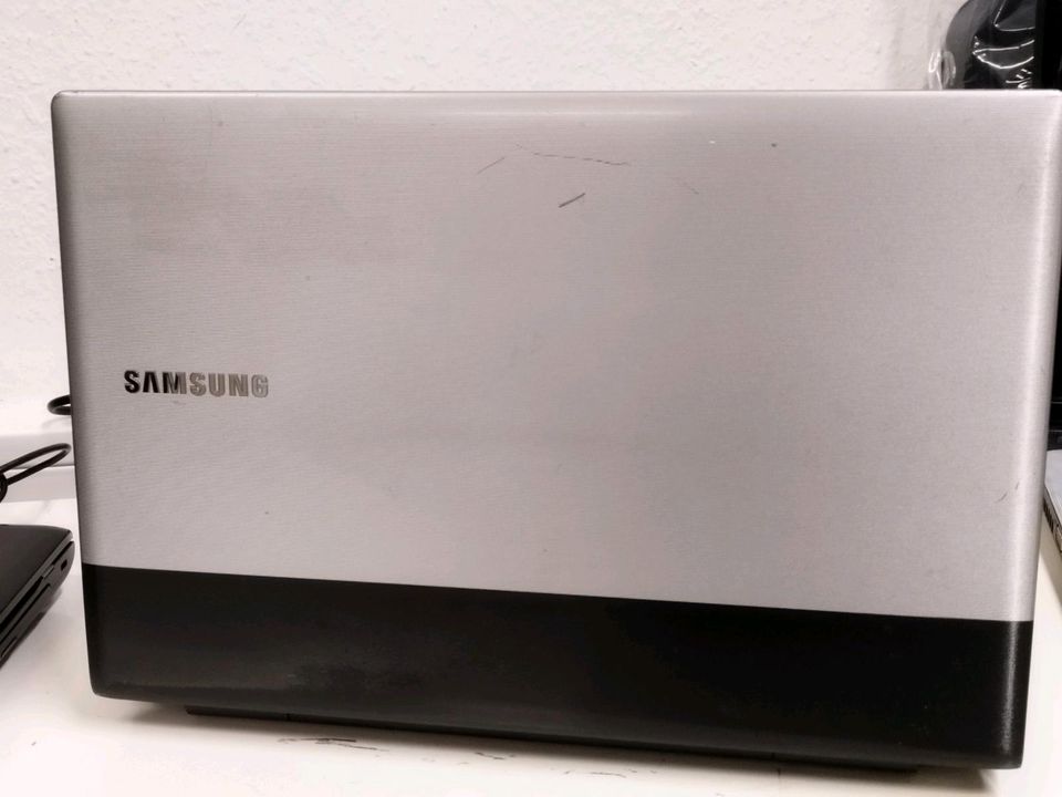 Samsung RV515 15,6" 128GB SSD 8GB AMD E-350 2x1,6Ghz Win10 in Mönchengladbach