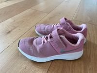 Nike Turnschuhe Gr 33 Kr. München - Grünwald Vorschau