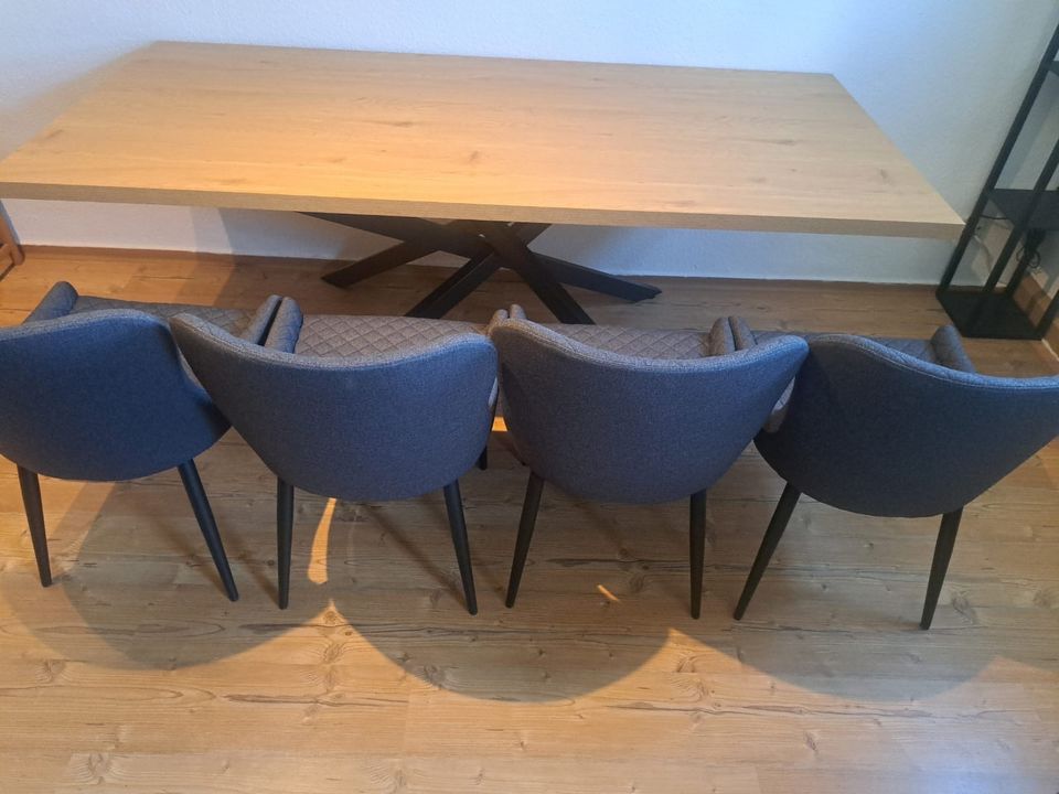 Neuer Esstisch mit Stühlen in Stadtilm