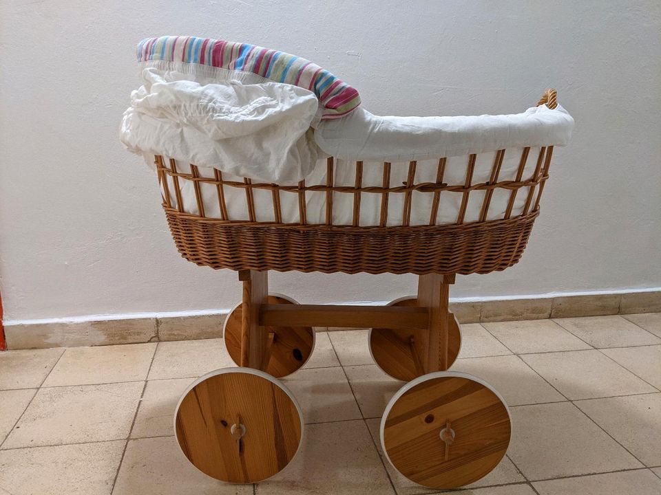 Stubenwagen aus Rattan von my sweet Baby in Meisenheim