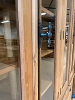 VITRINE TEAKHOLZ MASSIV 170 CM TEAK HOLZ WOHNZIMMER SCHRANK NEU Nordrhein-Westfalen - Wermelskirchen Vorschau