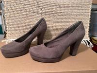 Tamaris Pumps Gr. 39 grau Nordrhein-Westfalen - Rheinberg Vorschau