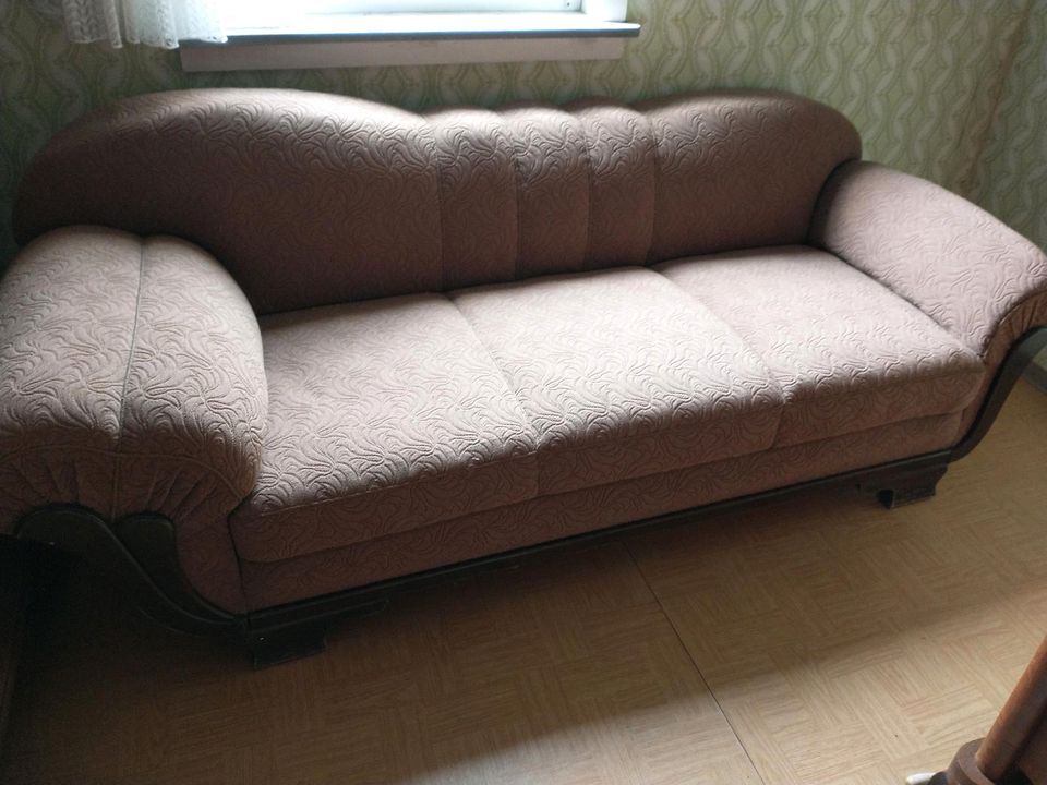 Haushaltsauflösung Oma Stühle Truhe Tische Antik Holzmöbel Sofa in Alheim