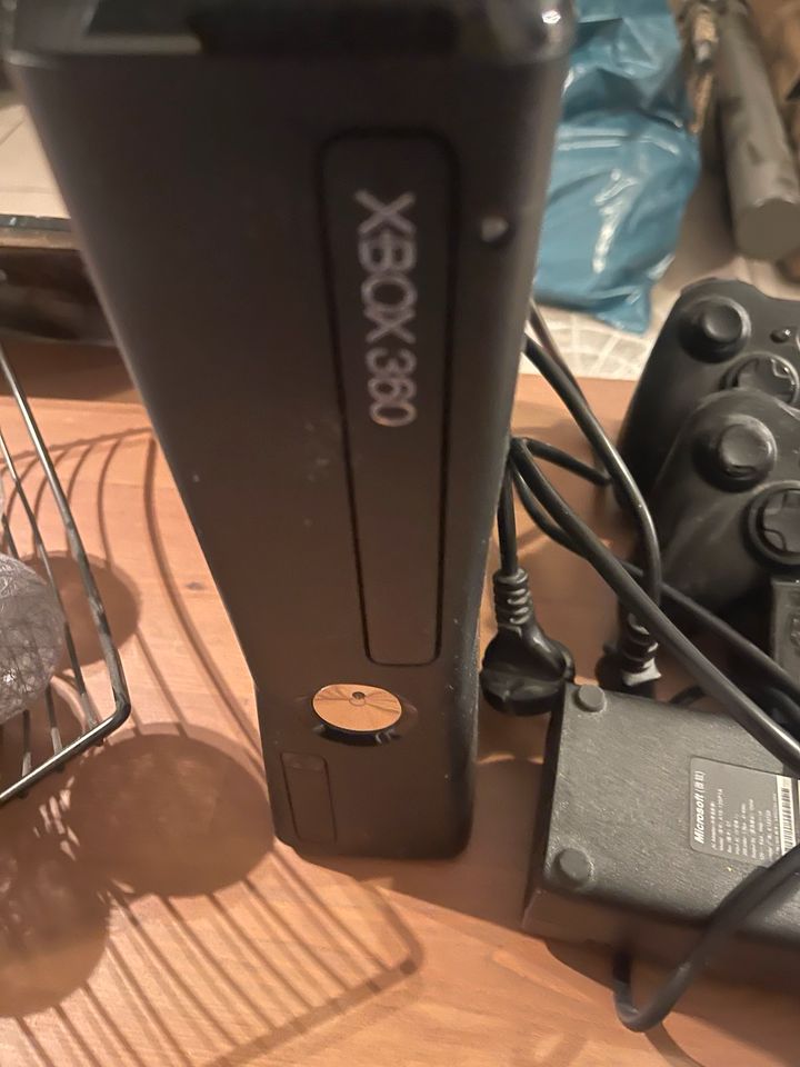 Xbox 360 mit 2 Controllern in Pfaffenhofen a.d. Ilm