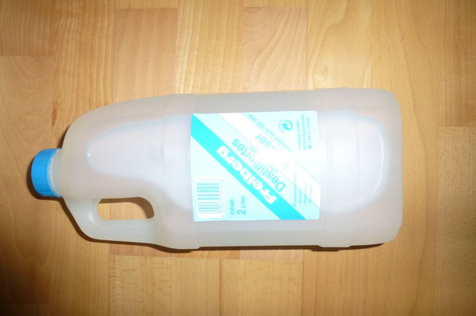 4 Liter Destilliertes Wasser demineralisiert 2-l-Flasche Freiberg in München