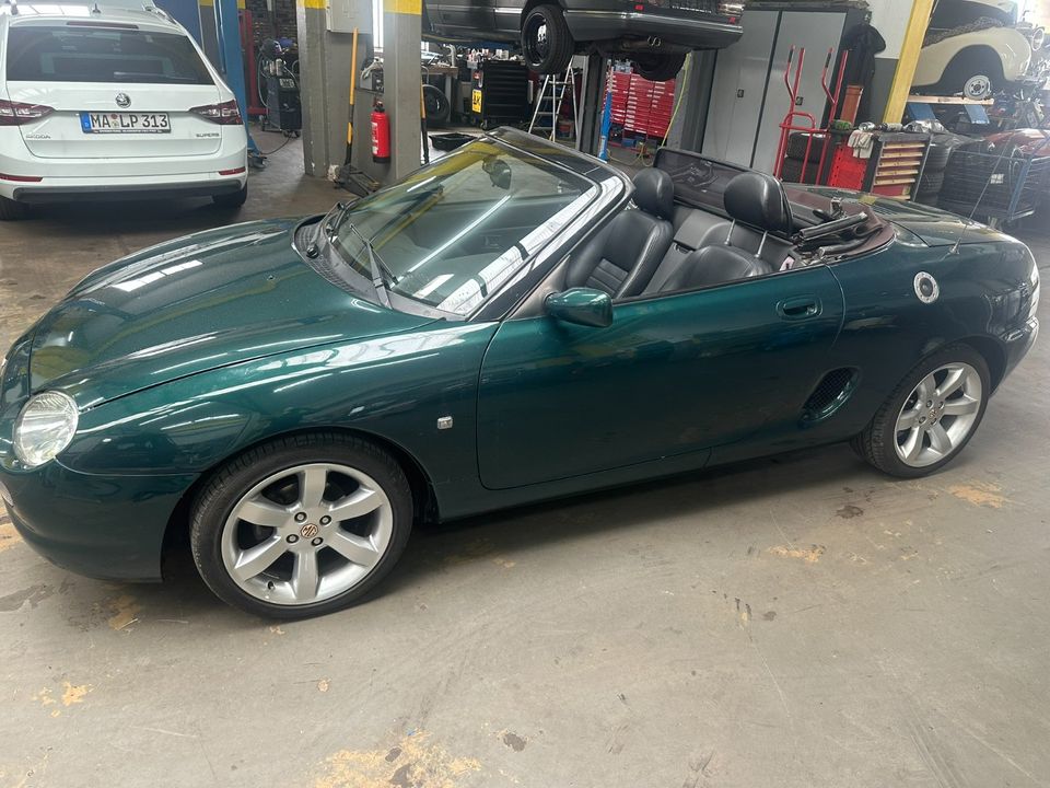 Cabrio Feeling pure MGF Roadster 1.8 in British Racing Green in Weinheim