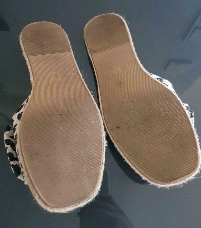 *wie neu* Schlappen Slipper Espadrilles beige Leo Primark in Nürnberg (Mittelfr)