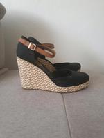 TOP-ZUSTAND❤ TOMMY HILFIGER 40 Wedges Sandaletten schwarz Bast Hessen - Limburg Vorschau