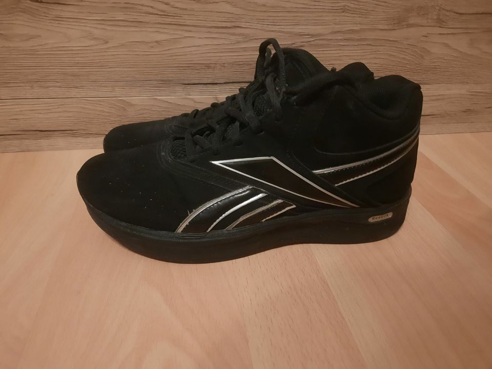 Reebok Schuhe mit Erhöhung 1,8 cm links in Aachen
