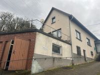 1-Familienhaus mit großer Terrasse und 2 Garagen in Püttlingen-Köllerbach zu verkaufen Saarland - Püttlingen Vorschau