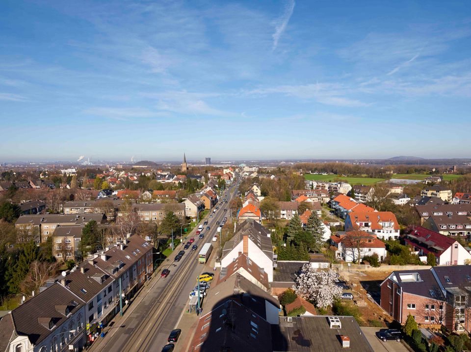 Hell und modern: 3,5-Raum-Wohnung mit Sonnenbalkon und Aufzug in Essen