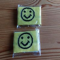 2 gelbe Smiley Schweißbänder * Schweißband * Armbinde * NEU + OVP Nordrhein-Westfalen - Bornheim Vorschau