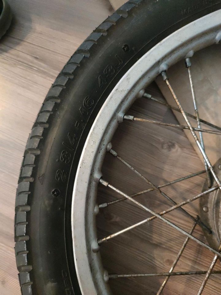 Speichenrad Simson original Felge mit neuem Reifen in Planegg