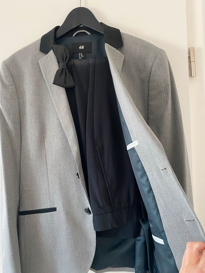 Anzug grau schwarz 50 und 52 in Mannheim