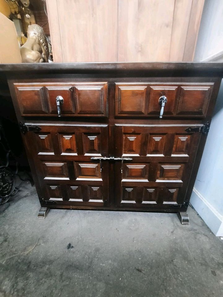 Retro Kommode Sideboard Anrichte Alt Massiv Holz Vintage in Groß-Gerau