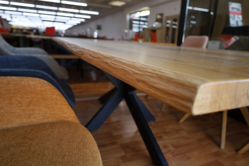 Esstisch Tisch +Massivholz Eiche VOLL 4cm +Baumkante +Epoxidharz in Freudenberg