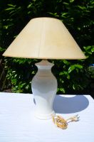 Elegante Vintage Tischlampe aus weißem Porzellan mit großem Lampe Köln - Porz Vorschau