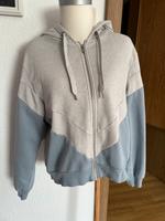 Kapuzenjacke H&M Sweatjacke Größe S grau blau Colourblocking Hessen - Aßlar Vorschau