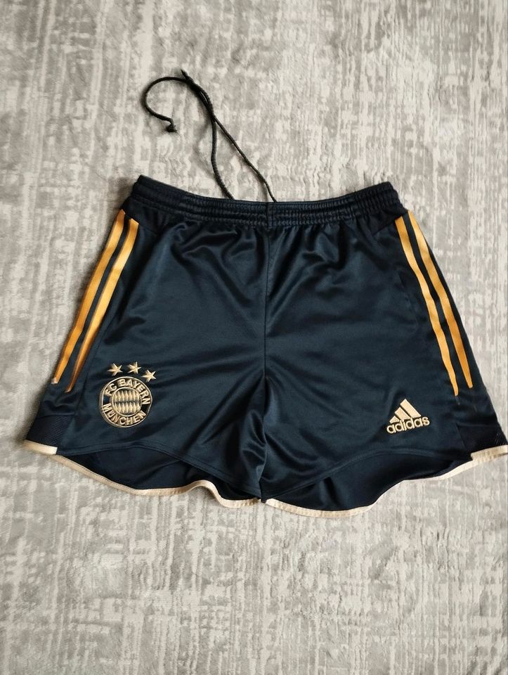 Kinder Hose FC Bayern München Adidas in Überherrn