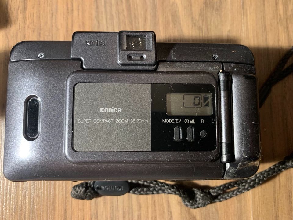 Konica Big mini Fotokamera +Tasche+Batterie+Film in Karben