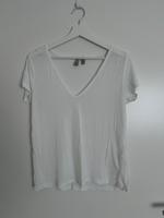 Lockeres T-Shirt mit V-Ausschnitt Frankfurt am Main - Ostend Vorschau
