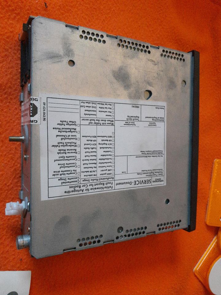 Grundig Autoradio WKC 1700 VD Beleuchtung Bernstein/Orange in Dahlum
