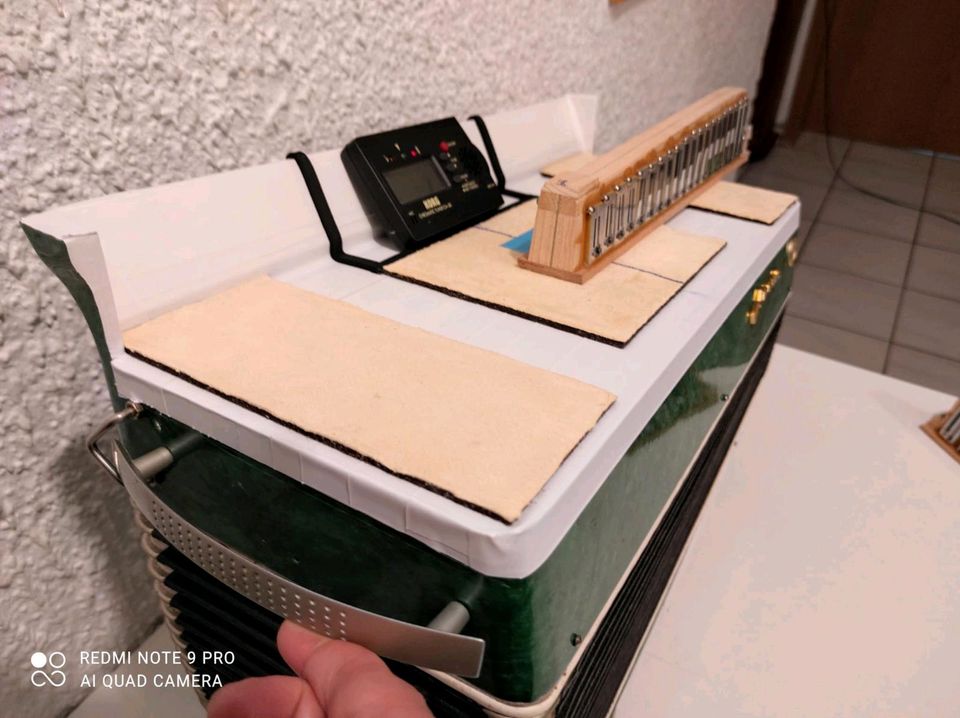 Tisch um Akkordeon zu stimmen-Stimmvorrichtung- Akkord* in Oberthal