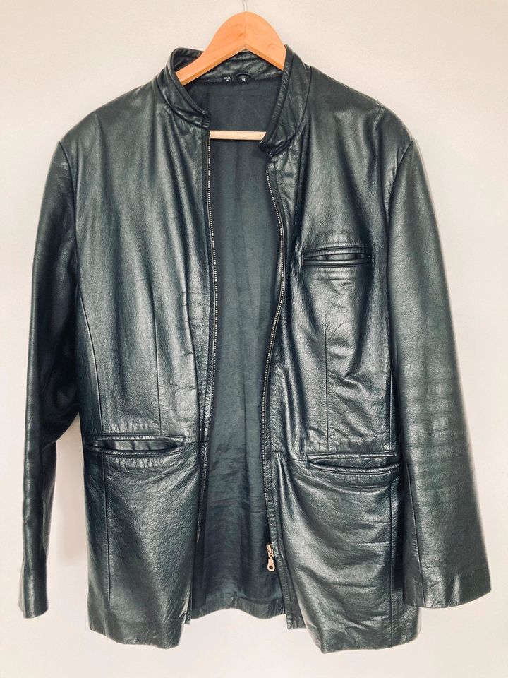 Moderne Lederjacke schwarz M in Berlin