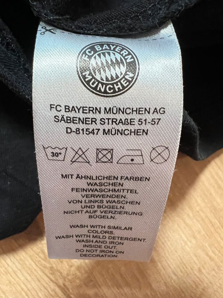 FC Bayern München T-Shirt schwarz Gr. 176 in Hamburg