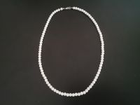 Vintage Damen Halskette mit weißen Glasperlen. Niedersachsen - Kirchlinteln Vorschau