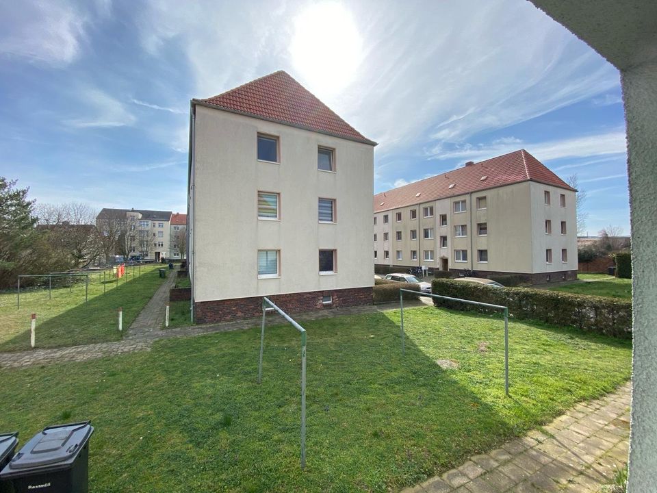 Frisch renovierte 2 Zimmer Wohnung in sanierter, ruhiger Wohnanlage in Dessau-Roßlau