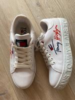 Tommy Hilfiger Sneaker gr36 weiß Sachsen - Zwenkau Vorschau