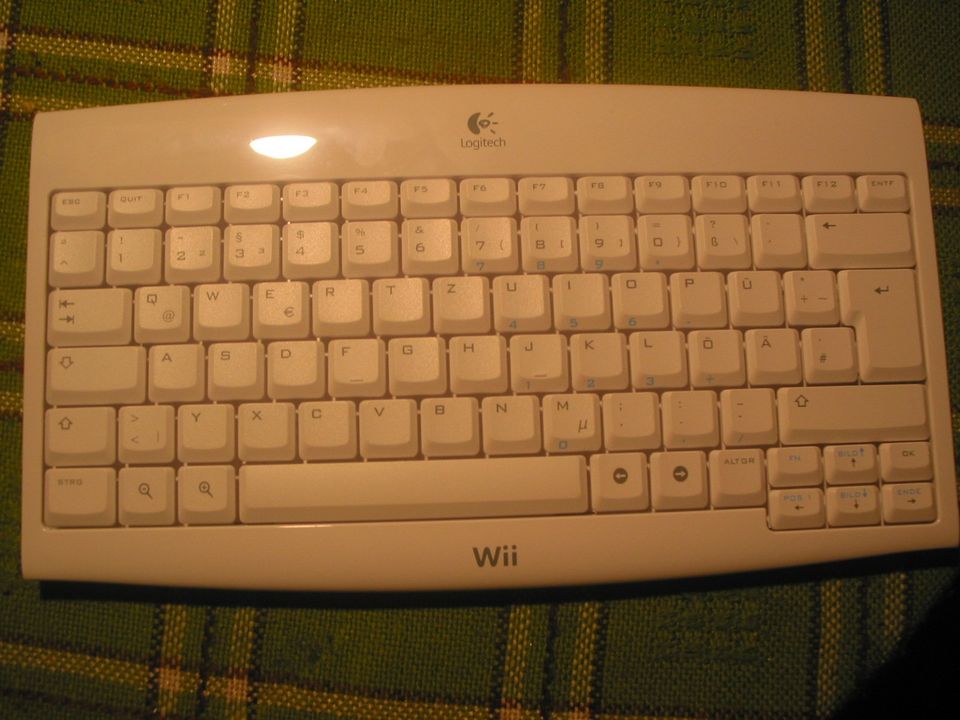 LOGITECH Cordless Keyboard for Wii - Deutsches Tastaturlayout NEU in Hannover