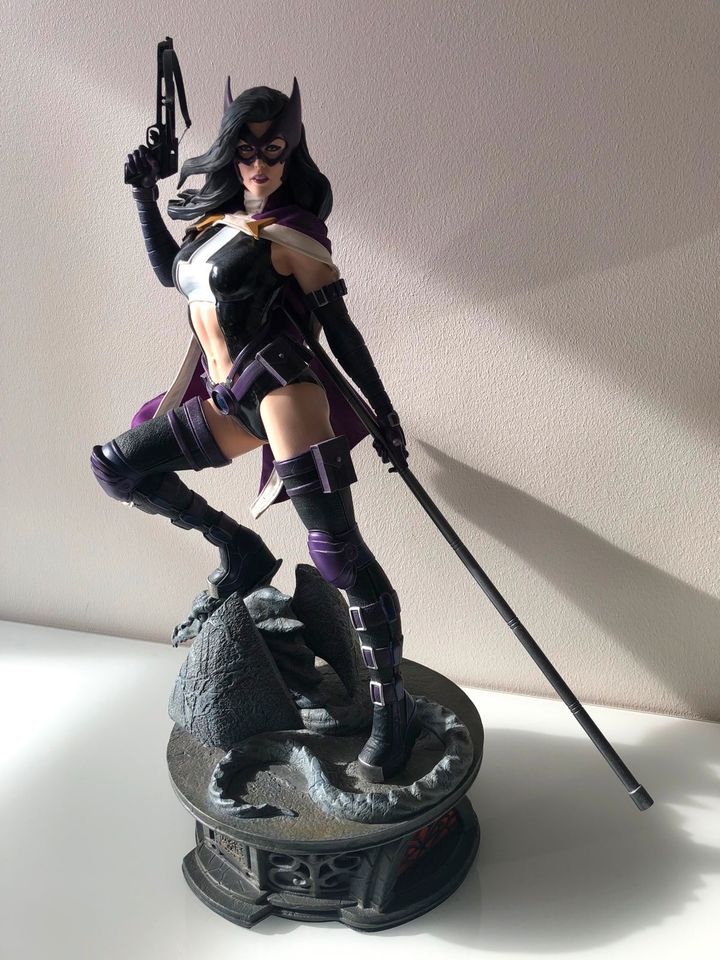 Huntress - Sideshow Premium Format Statue Exclusive 1/4 scale in Aachen