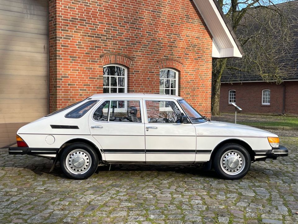 Saab 900 5-Gang, Schiebedach, nur 102.000 Km in Henstedt-Ulzburg