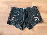 Mango Jeans Shorts schwarz Gr. 38 / 40 Kirschblüten Hose Düsseldorf - Flingern Nord Vorschau