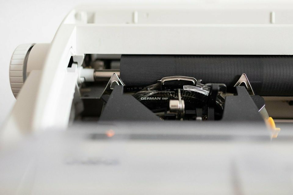 BROTHER AX-330 tragbare elektronische Schreibmaschine D 08F OVP in Hannover