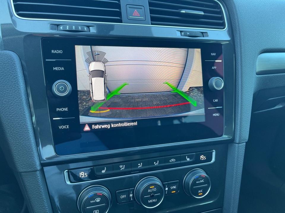 Volkswagen Golf VII Variant 1.6 TDIComfortline NAVI*CARPLAY in Dormagen