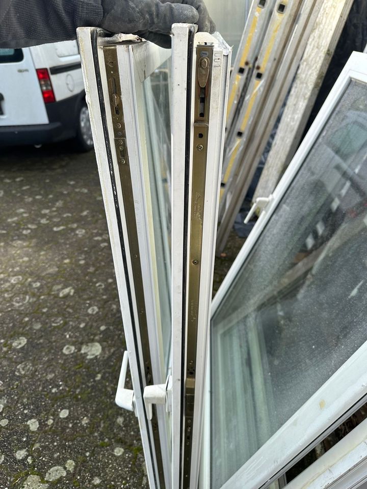 Drei Kunststofffenster mit Doppelverglasung in Bergisch Gladbach