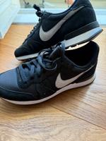 Klassische Nike Sneakers 40,5 Berlin - Wilmersdorf Vorschau