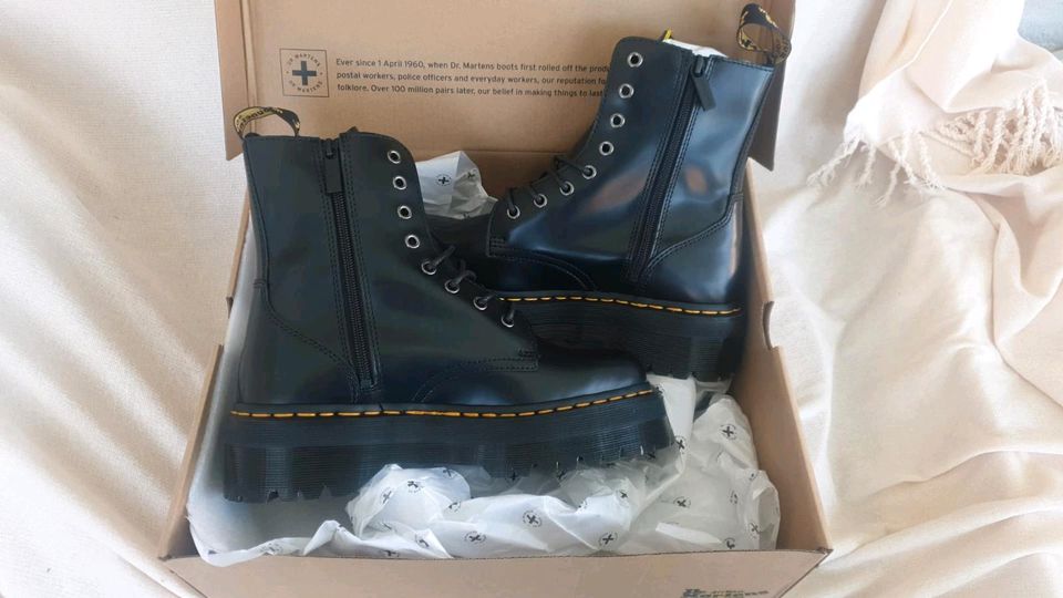 DR. MARTENS JADON SMOOTH PLATEAUSTIEFEL Größe 41 in Pennigsehl