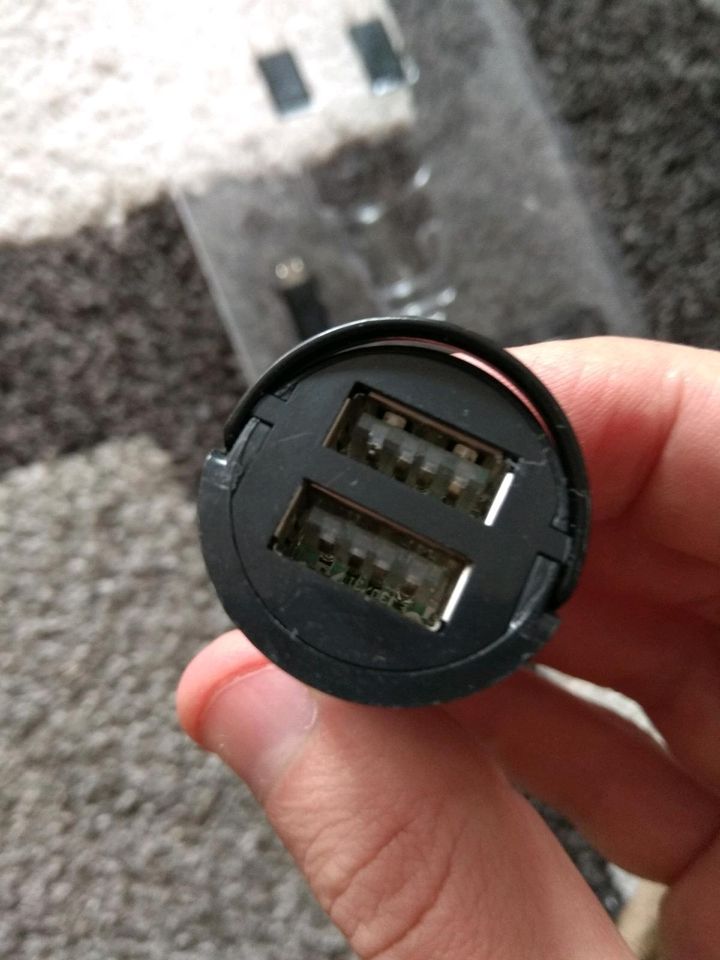 Autoadapter USB Anschlüsse in Haßloch