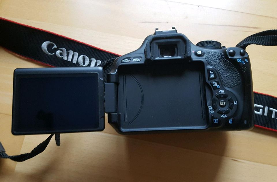 Canon EOS 600 D Plus Akkus und Stativ in Dortmund