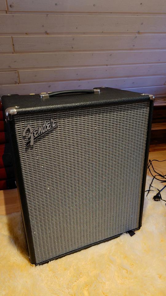 Fender Rumble 200 Bassverstärker Combo + Pedal (E-Bass) in Koblenz