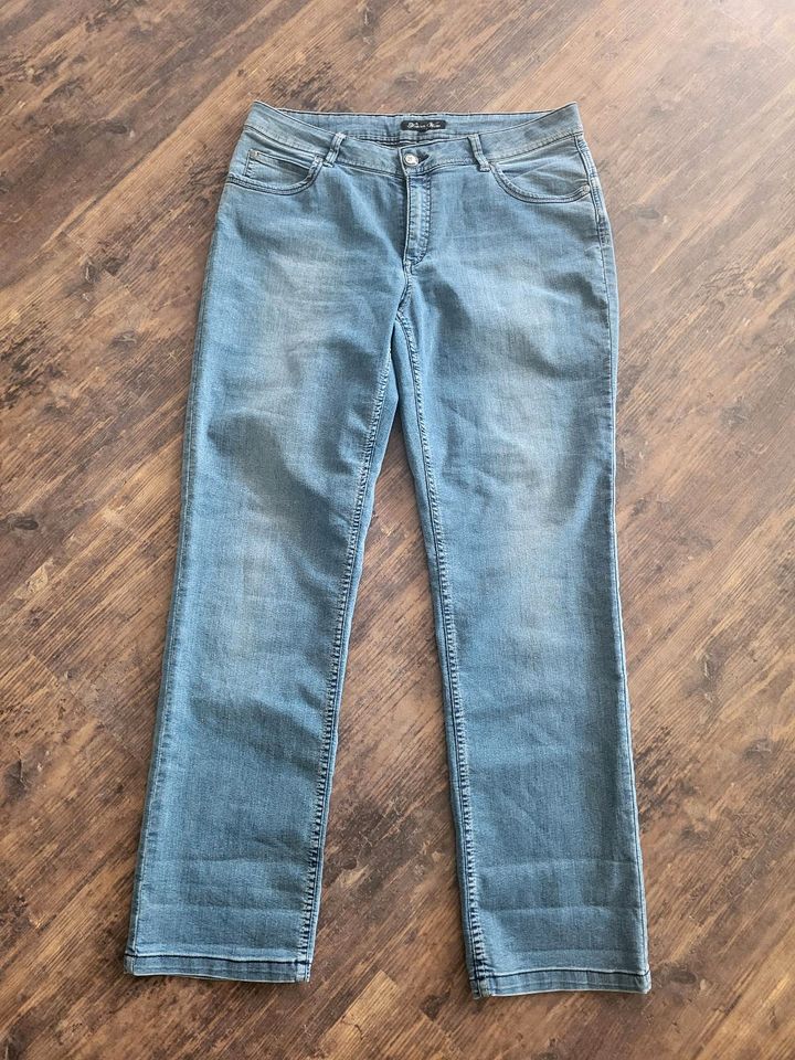 Fashion Wear Jeans Gr. 44 in Böblingen