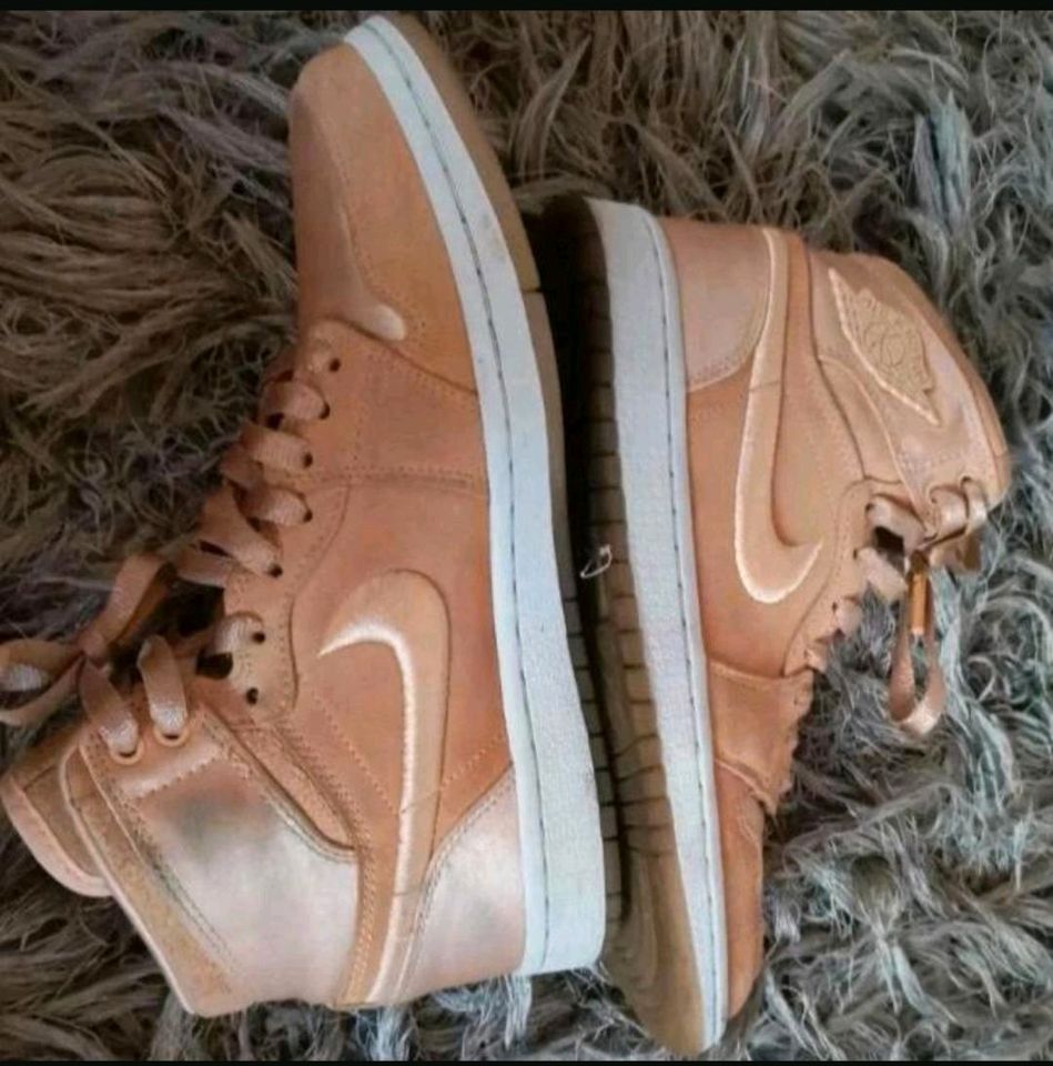 Jordan 1 retro high season of her (ice peach) in Landshut