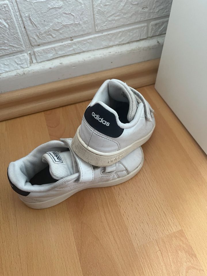 Adidas Schuhe Kinderschuhe gr 26 in Leverkusen